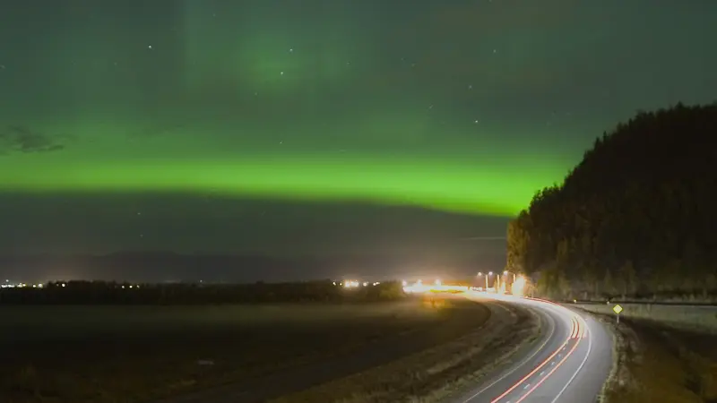室外马路北极光绿色超漂亮高清摄影
