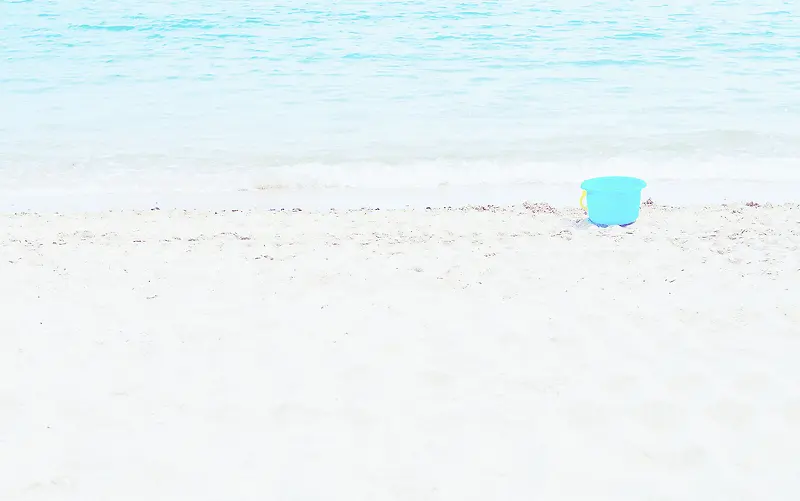 沙滩海面背景蓝色桶子背景素材