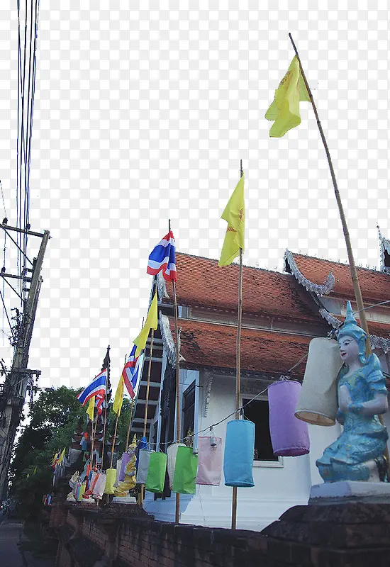 泰国清迈放着雕塑的围墙