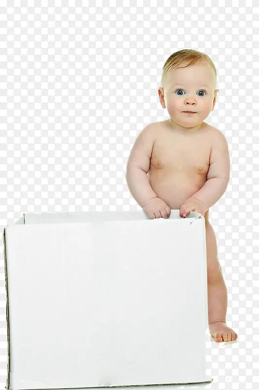 抓着纸箱一边的婴儿图片