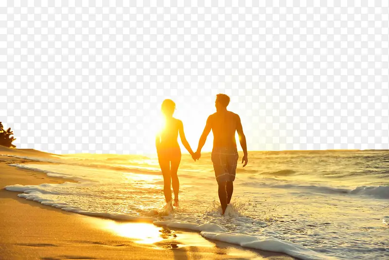 沙滩上的情侣背影