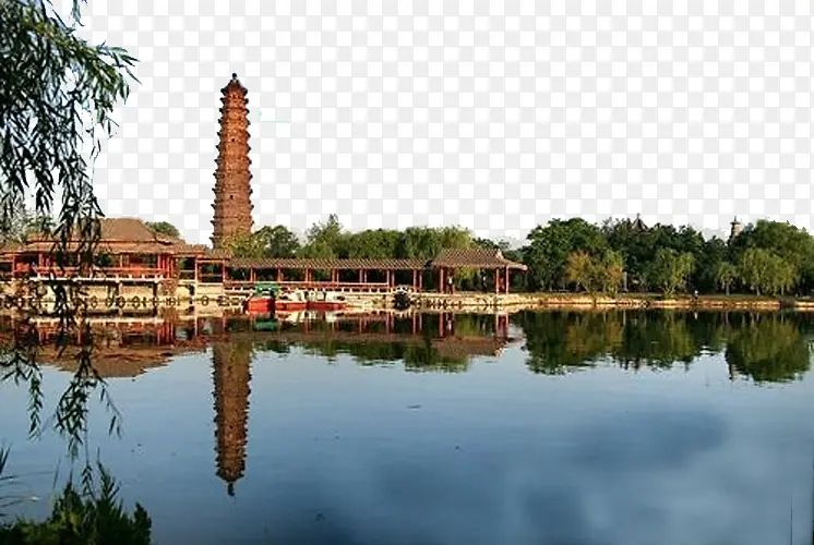 深蓝色的湖水