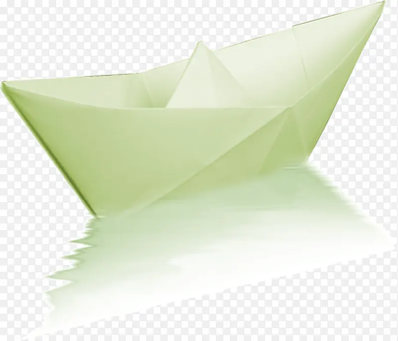 折纸小船漂浮水面