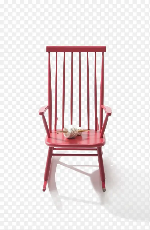 红色的靠背木椅