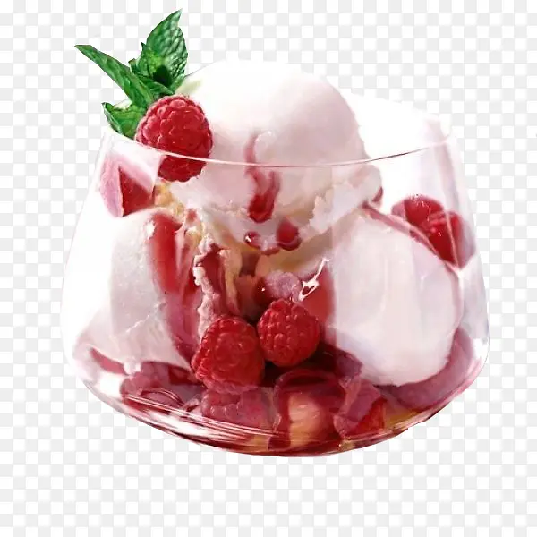 玻璃杯里的草莓冰淇淋
