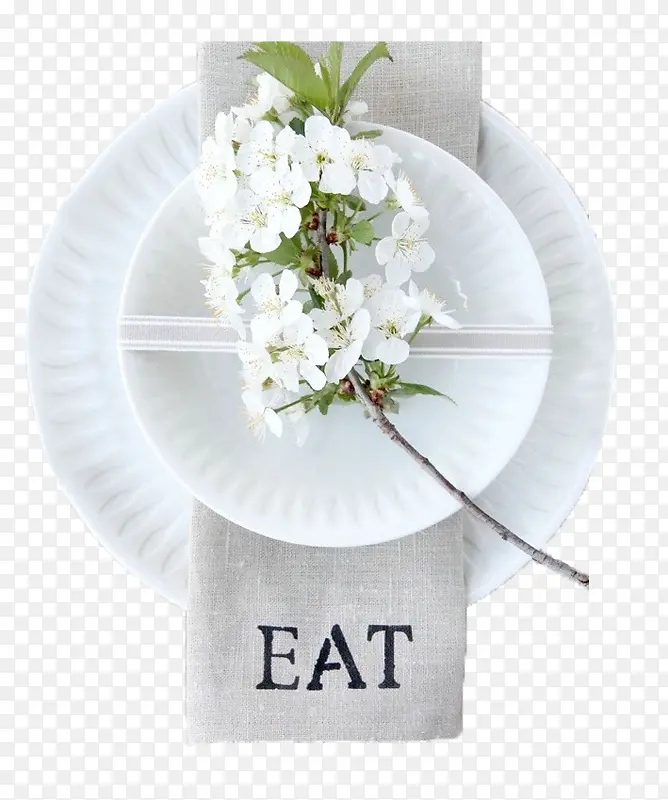 两个白色盘子叠放的花式摆盘