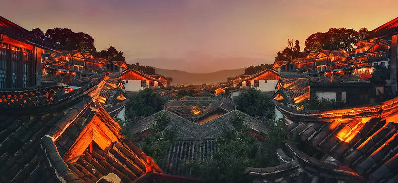夕阳下落日云辉下的古建筑