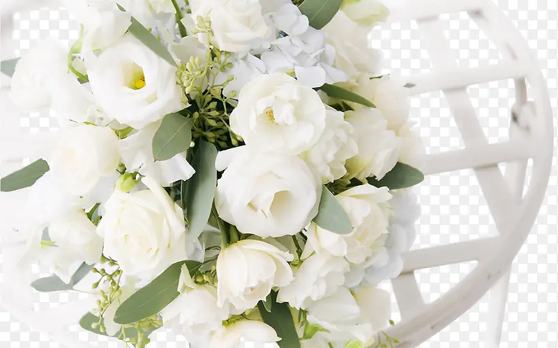 格子桌上的白色玫瑰花