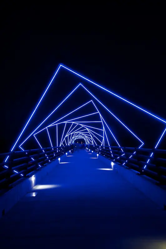 蓝极光效的炫酷大桥