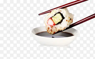 筷子夹着寿司