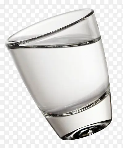 盛水的透明杯子