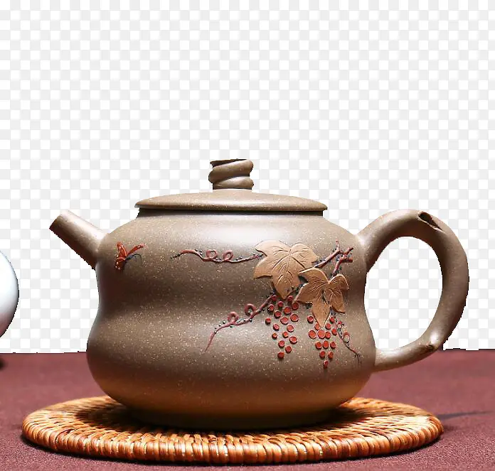 杯垫上的葫芦形茶壶