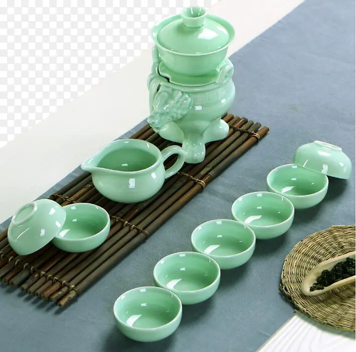 茶垫上的茶具茶壶茶杯