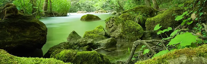 溪水潺潺海报背景