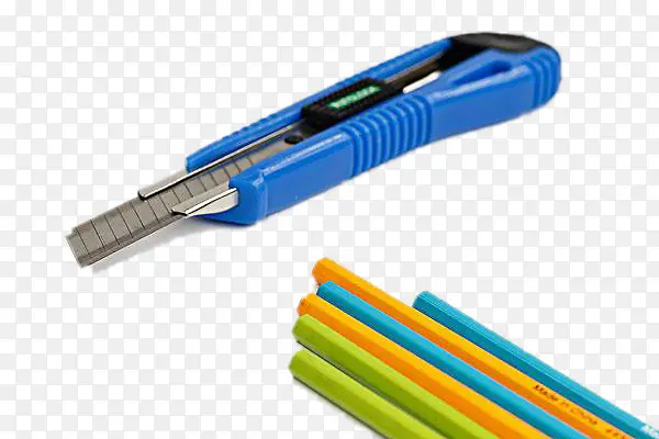 彩色铅笔和刀具