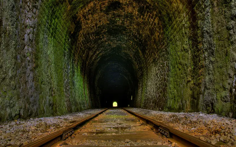 火车隧道拱形绿色