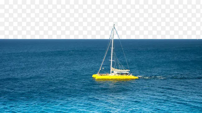 蓝色海洋中的黄色帆船