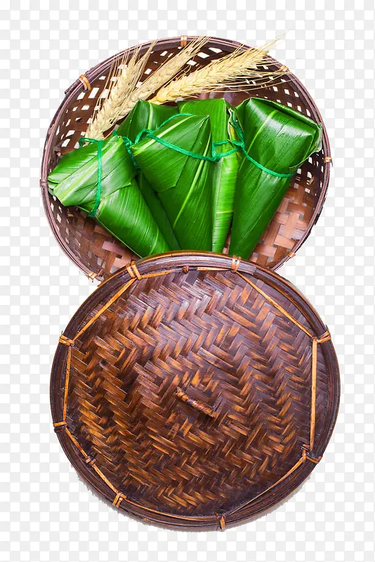 竹筐里的包好的粽子