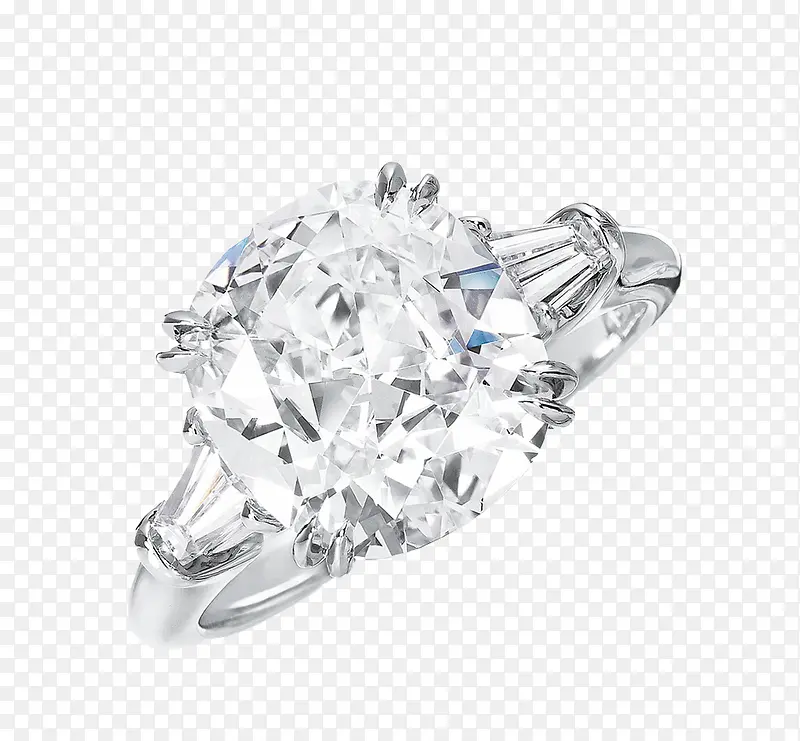 白色的钻石戒指