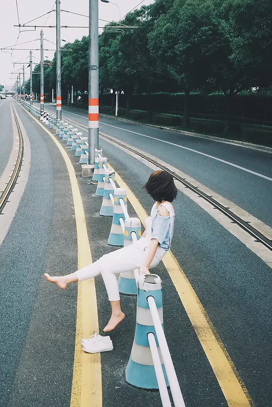 街景女孩道路创意