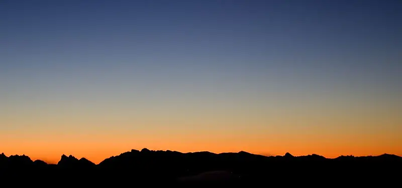 天空山峰背景
