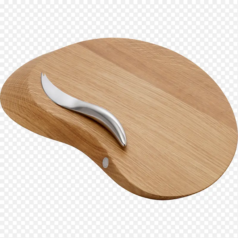 木头菜板上的弧形小刀