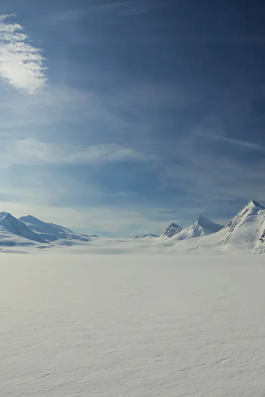 蓝天白云雪山电商海报