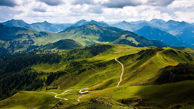 连绵的绿色山峦海报背景