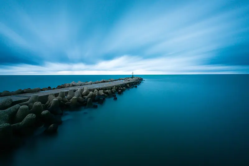 海面蓝色石头桥海报背景