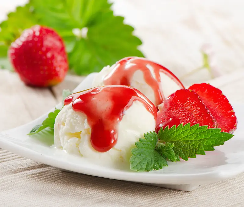 高清红色草莓冰激凌