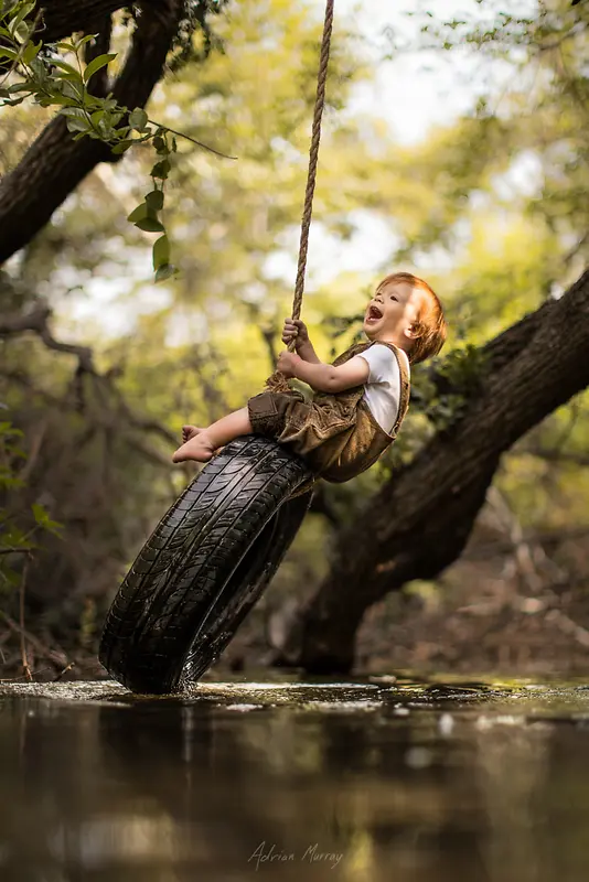 森林轮胎男孩钓鱼