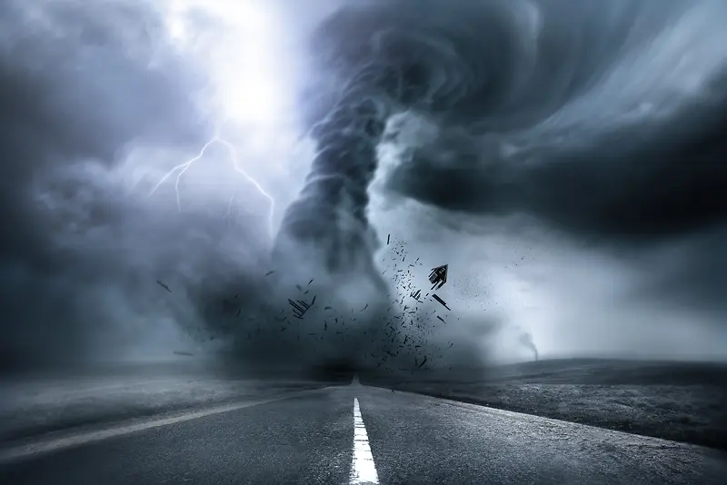 超强的龙卷风台风公路