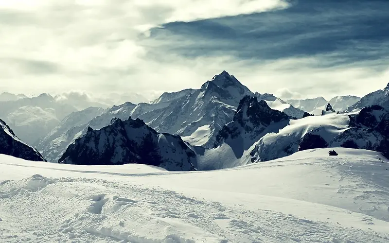 雪山山顶眺望海报背景