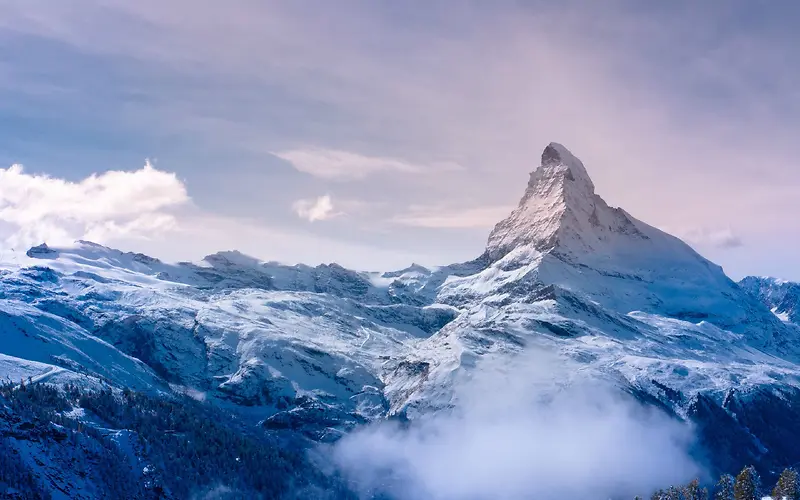 唯美雪山的海报背景