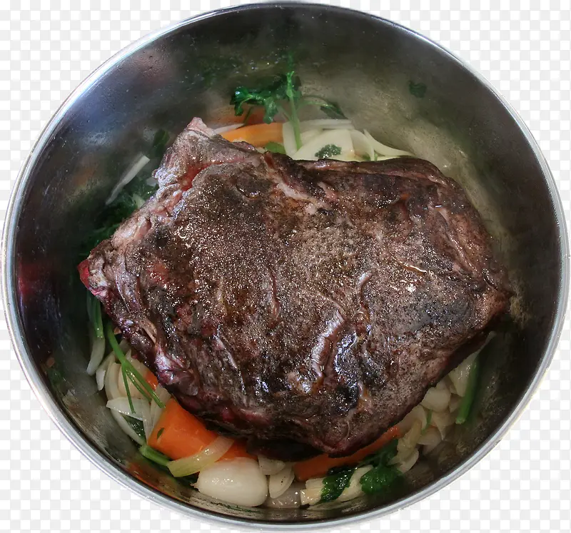 餐盘里的烤牛排