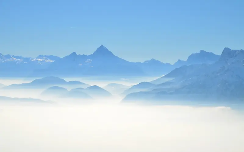 蓝色山云背景矢量素材