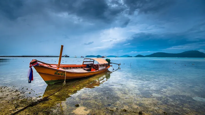水面上的渔船海报背景