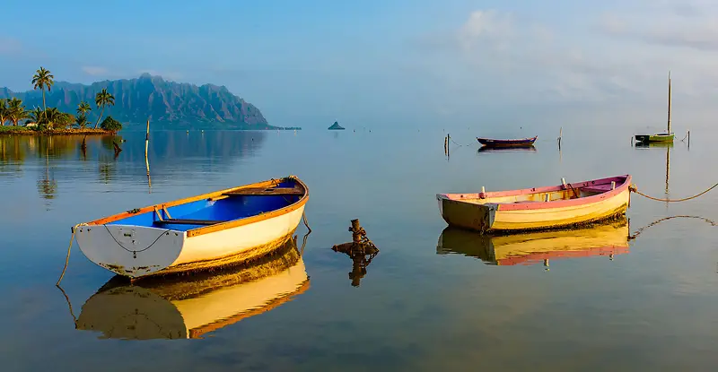 船舶停靠静谧海景